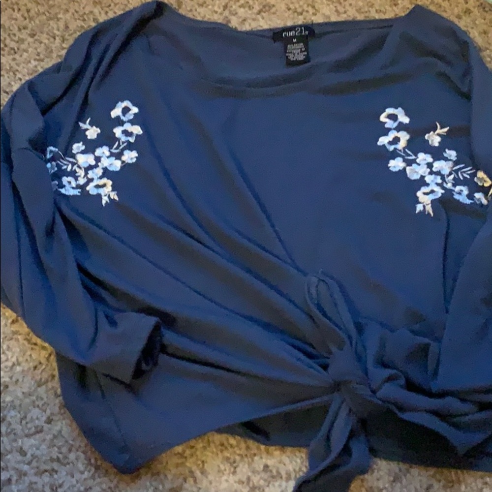 Floral tie-knotted bundle